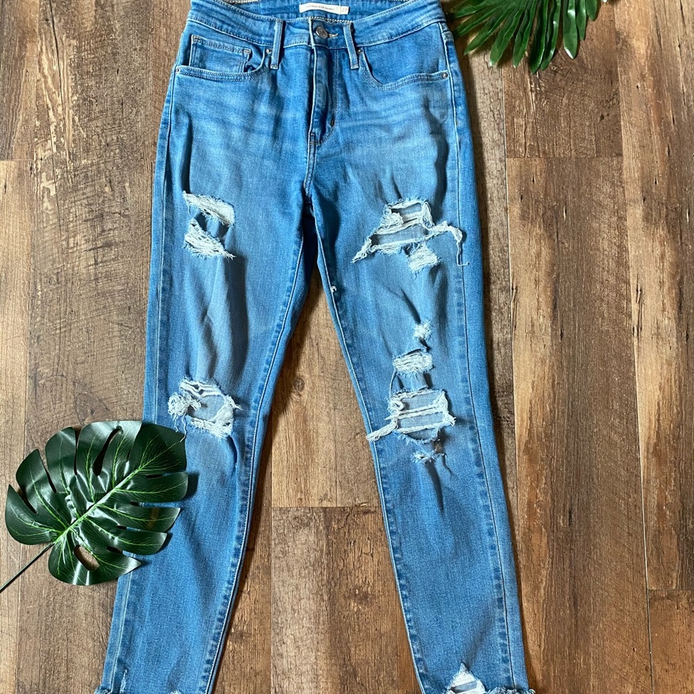 Levi 721 High Rise Skinny Jeans🤍